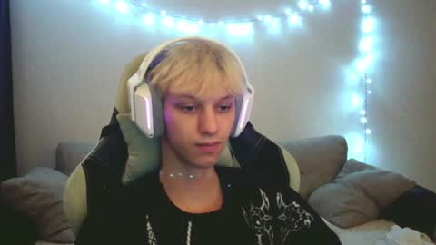 Snapshot of ostin_meoww chatting on 12-06-24, 10:38 Ostin online show from 12-06-24, 10:38