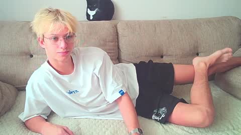 Snapshot of ostin_meoww chatting on 12-20-24, 06:40 Ostin online show from 12-20-24, 06:40