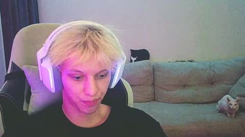 Snapshot of ostin_meoww chatting on 12-22-24, 05:53 Ostin online show from 12-22-24, 05:53