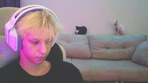 Snapshot of ostin_meoww chatting on 12-23-24, 06:16 Ostin online show from 12-23-24, 06:16