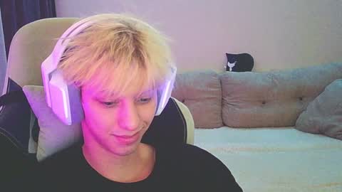 Snapshot of ostin_meoww chatting on 12-24-24, 03:05 Ostin online show from 12-24-24, 03:05