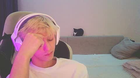 Snapshot of ostin_meoww chatting on 12-26-24, 03:20 Ostin online show from 12-26-24, 03:20