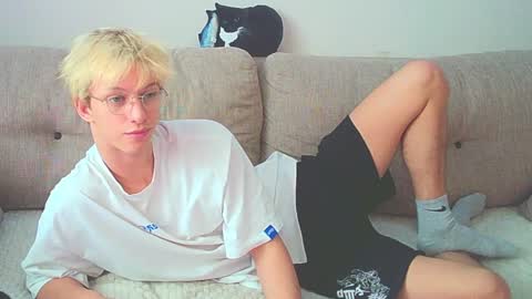 Snapshot of ostin_meoww chatting on 12-28-24, 08:05 Ostin online show from 12-28-24, 08:05