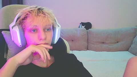 Snapshot of ostin_meoww chatting on 12-28-24, 02:21 Ostin online show from 12-28-24, 02:21