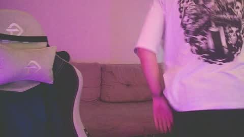 Snapshot of ostin_meoww chatting on 01-04-25, 02:25 Ostin online show from 01-04-25, 02:25