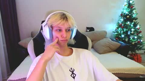 Snapshot of ostin_meoww chatting on 01-05-25, 03:34 Ostin online show from 01-05-25, 03:34