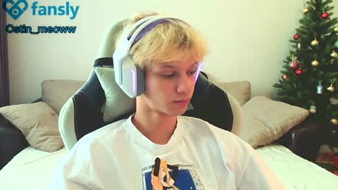 Snapshot of ostin_meoww chatting on 01-09-25, 08:34 Ostin online show from 01-09-25, 08:34