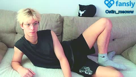 Snapshot of ostin_meoww chatting on 01-10-25, 08:18 Ostin online show from 01-10-25, 08:18