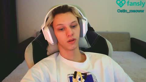 Snapshot of ostin_meoww chatting on 01-18-25, 04:10 Ostin online show from 01-18-25, 04:10