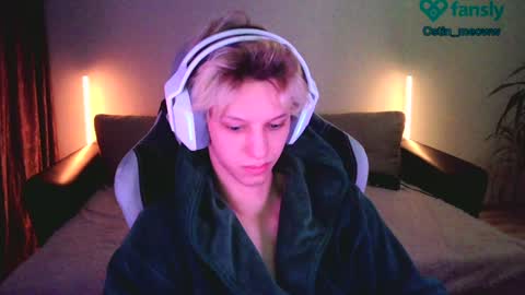 Snapshot of ostin_meoww chatting on 01-27-25, 02:57 Ostin online show from 01-27-25, 02:57