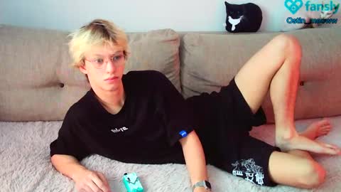 Snapshot of ostin_meoww chatting on 02-12-25, 08:27 Ostin online show from 02-12-25, 08:27