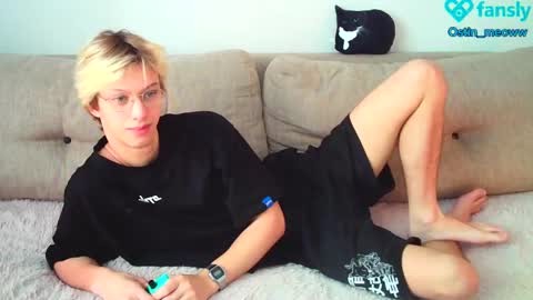 Snapshot of ostin_meoww chatting on 02-15-25, 08:11 Ostin online show from 02-15-25, 08:11