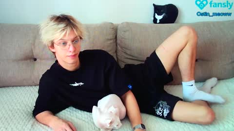 Snapshot of ostin_meoww chatting on 02-23-25, 06:49 Ostin online show from 02-23-25, 06:49