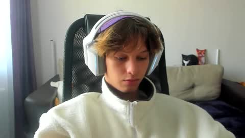 Snapshot of ostin_meoww chatting on 09-09-25, 08:03 Ostin online show from 09-09-25, 08:03