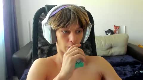 Snapshot of ostin_meoww chatting on 09-10-25, 05:07 Ostin online show from 09-10-25, 05:07