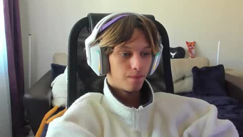 Snapshot of ostin_meoww chatting on 09-15-25, 03:50 Ostin online show from 09-15-25, 03:50