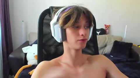 Snapshot of ostin_meoww chatting on 09-19-25, 04:47 Ostin online show from 09-19-25, 04:47