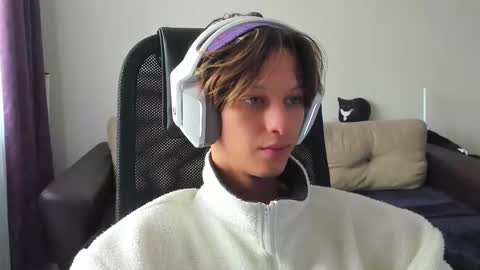 Snapshot of ostin_meoww chatting on 09-22-25, 06:37 Ostin online show from 09-22-25, 06:37