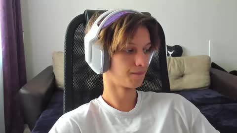 Snapshot of ostin_meoww chatting on 09-23-25, 07:11 Ostin online show from 09-23-25, 07:11