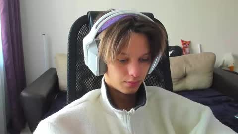 Snapshot of ostin_meoww chatting on 10-03-25, 08:22 Ostin online show from 10-03-25, 08:22