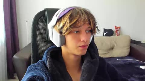 Snapshot of ostin_meoww chatting on 10-13-25, 07:41 Ostin online show from 10-13-25, 07:41