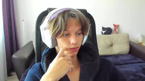 Snapshot of ostin_meoww chatting on 10-15-25, 07:52 Ostin online show from 10-15-25, 07:52