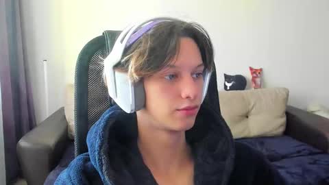 Snapshot of ostin_meoww chatting on 10-17-25, 09:12 Ostin online show from 10-17-25, 09:12