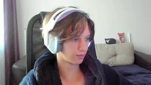 Snapshot of ostin_meoww chatting on 10-25-25, 10:45 Ostin online show from 10-25-25, 10:45