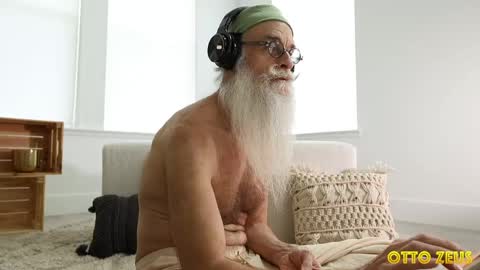 Otto Zeus online show from 04-01-26, 11:24