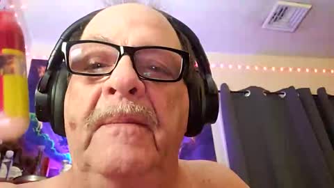 ou8124824 online show from 10-10-25, 03:27