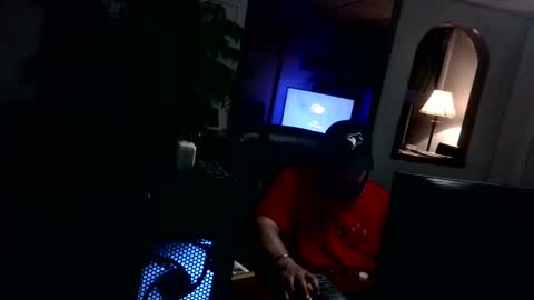 Snapshot of ouiostie chatting on 12-29-24, 01:06 Vraiment la online show from 12-29-24, 01:06