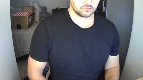 Snapshot of outside1991 chatting on 12-23-24, 08:25 outside1991 online show from 12-23-24, 08:25