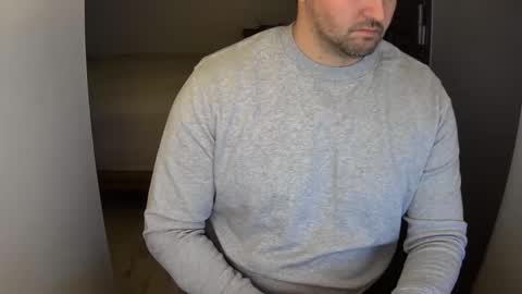 Snapshot of outside1991 chatting on 12-31-24, 12:11 outside1991 online show from 12-31-24, 12:11