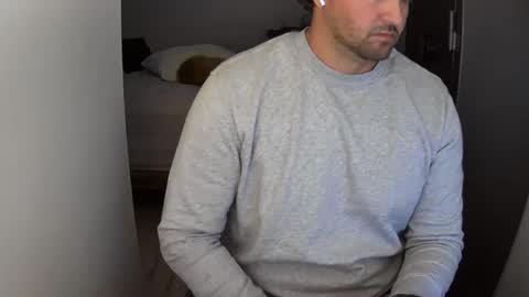 Snapshot of outside1991 chatting on 01-18-25, 10:28 outside1991 online show from 01-18-25, 10:28