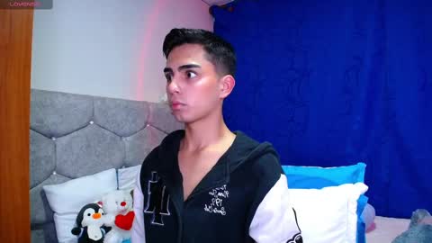 Owen  Independent model  online show from 09-14-25, 09:14