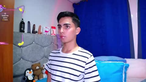 Owen  Independent model  online show from 09-15-25, 10:32