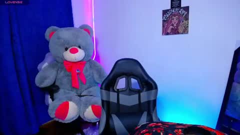 Owen  Independent model  online show from 06-15-26, 06:04