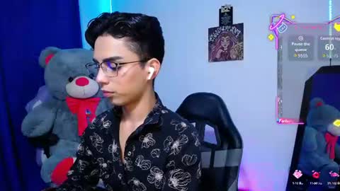 Owen  Independent model  online show from 06-16-26, 12:35