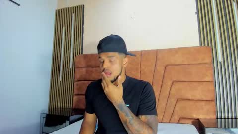 Snapshot of owenn_leee chatting on 12-18-25, 03:29 OWEN online show from 12-18-25, 03:29