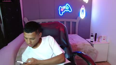 Snapshot of owenstone chatting on 12-20-24, 01:14 OWEN online show from 12-20-24, 01:14