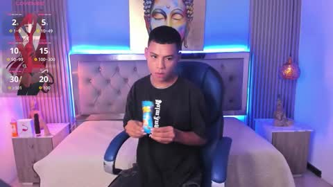 Snapshot of owenstone chatting on 09-19-25, 04:03 OWEN online show from 09-19-25, 04:03