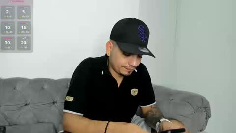 Snapshot of owensttone chatting on 09-11-25, 03:50 O W E N - S T O N E online show from 09-11-25, 03:50