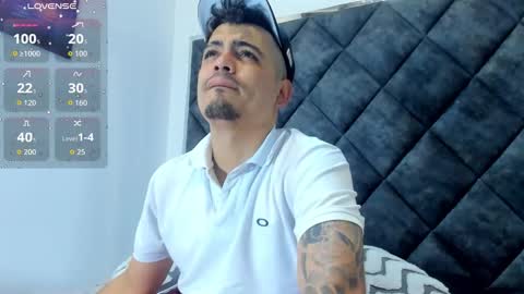 Snapshot of owensttone chatting on 11-19-25, 12:05 O W E N - S T O N E online show from 11-19-25, 12:05