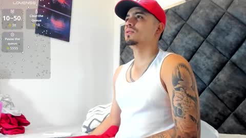 Snapshot of owensttone chatting on 11-20-25, 12:05 O W E N - S T O N E online show from 11-20-25, 12:05