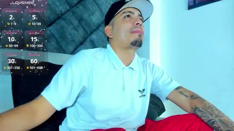 Snapshot of owensttone chatting on 11-26-25, 12:17 O W E N - S T O N E online show from 11-26-25, 12:17