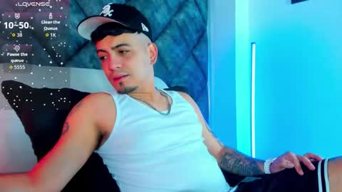 Snapshot of owensttone chatting on 12-01-25, 01:05 O W E N - S T O N E online show from 12-01-25, 01:05