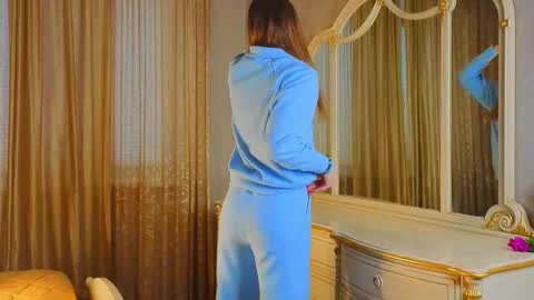 Snapshot of ozellaelazegui chatting on 11-30-25, 08:40 Call me Gabriela online show from 11-30-25, 08:40