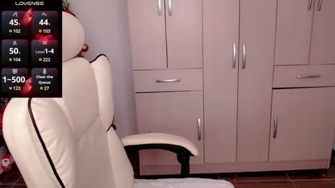 Snapshot of p_o_l_e_t_t chatting on 12-17-24, 04:21 Jane online show from 12-17-24, 04:21