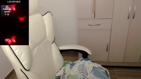 Snapshot of p_o_l_e_t_t chatting on 02-22-25, 11:24 Jane online show from 02-22-25, 11:24