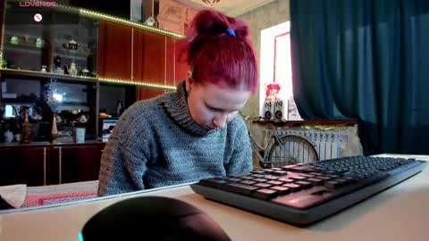 Snapshot of pa1e_pr1ncess chatting on 01-22-25, 12:27 Ella online show from 01-22-25, 12:27